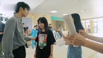 小义娱乐吃瓜,揭秘娱乐圈最新吃瓜事件，带你领略明星幕后故事